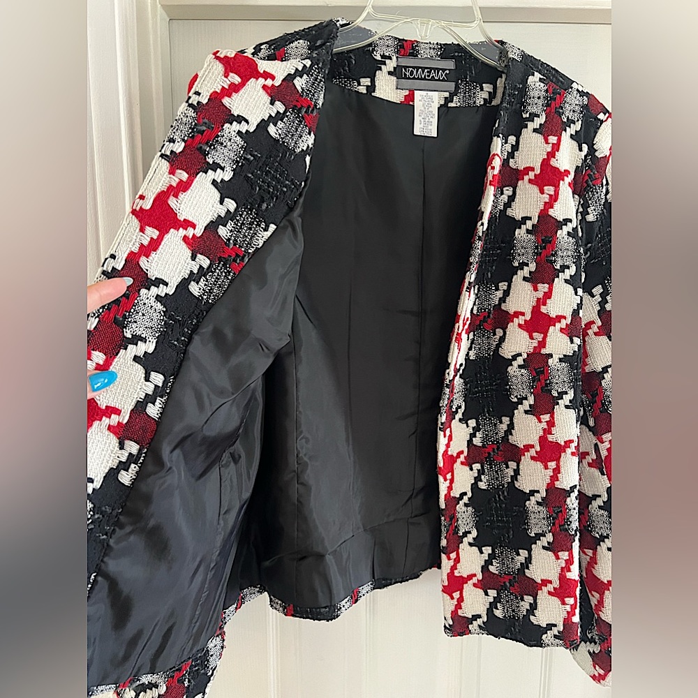 Stylish Black and Red Blazer - Picture 4 of 7